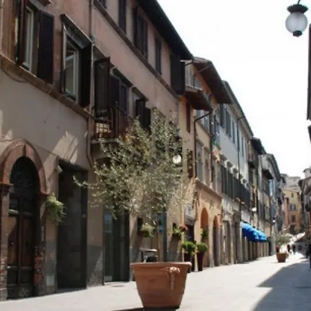 Between Past, Art, Music *