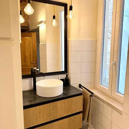 Between Past, Art, Music Appartamento *