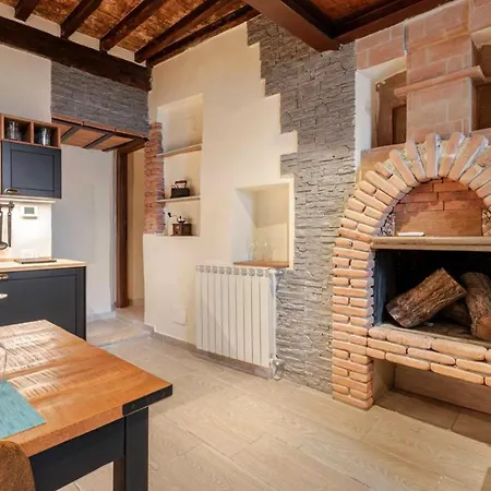 Between Past, Art, Music *