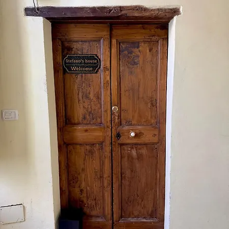 Between Past, Art, Music *