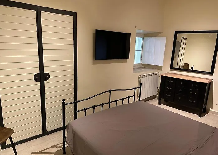 Between Past, Art, Music Apartment