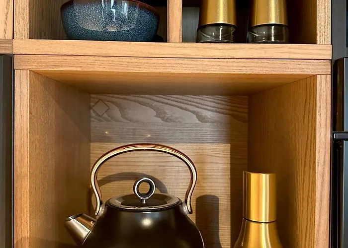 Between Past, Art, Music Apartment